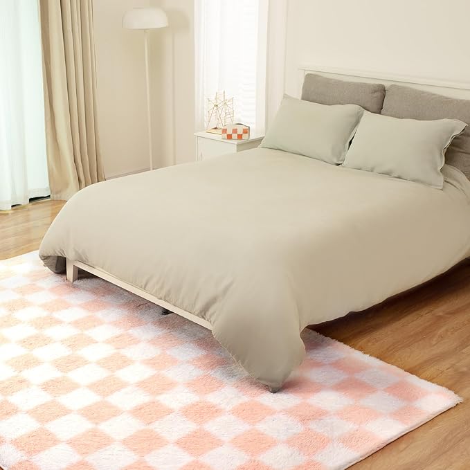 Super Soft Rug for Bedroom, 3x5 Ft Pink and White Area Rug Classic Checkered Shaggy Anti-Skid High Pile Soft Fluffy Rug Fuzzy Carpet for Living Room Bedroom Kids Room Nursery, Dorm Home Decor