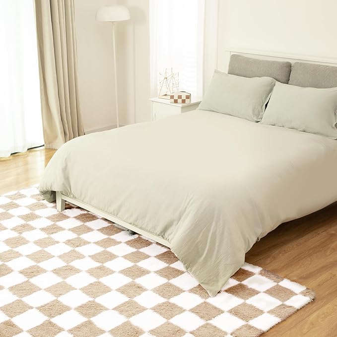 Super Soft Rug for Bedroom, 4x6 Ft Beige and White Area Rug Classic Checkered Shaggy Anti-Skid High Pile Soft Fluffy Rug Fuzzy Carpet for Living Room Bedroom Kids Room Nursery, Dorm Home Decor