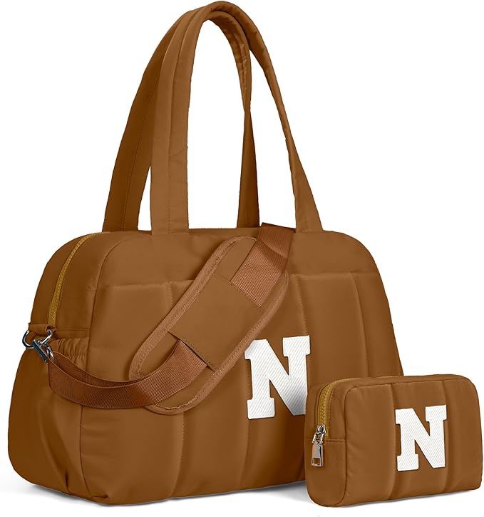 Women Trendy Stuff-Duffle Bag with Letter, Carry On Bags for Women，Overnight Bag with Wet Pocket，Lightweight Travel Bags Personalized Gym Tote with Makeup Pouch