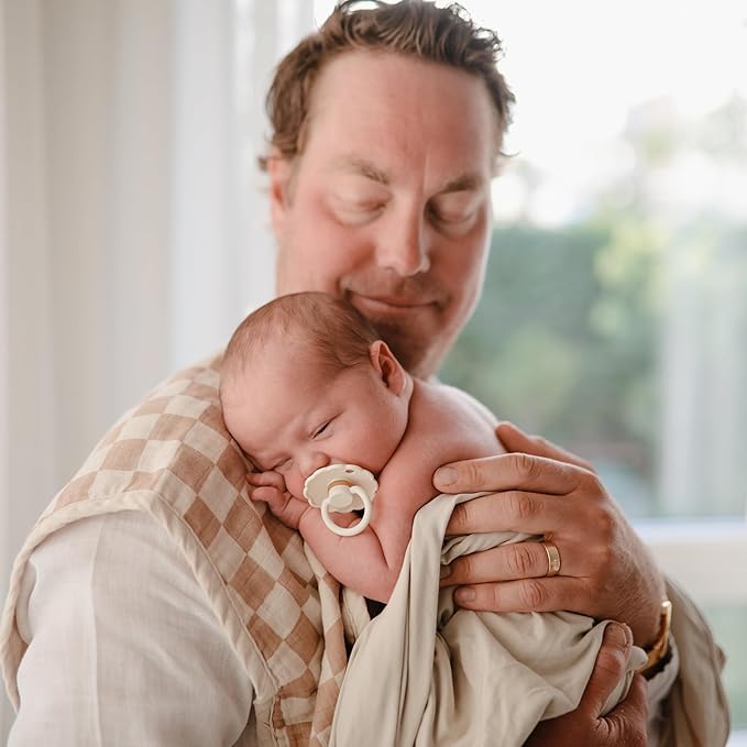 FRIGG Natural Rubber Baby Pacifier 6-Pack Cinnamon Charm | Made in Denmark | BPA-Free (6-18 Months)